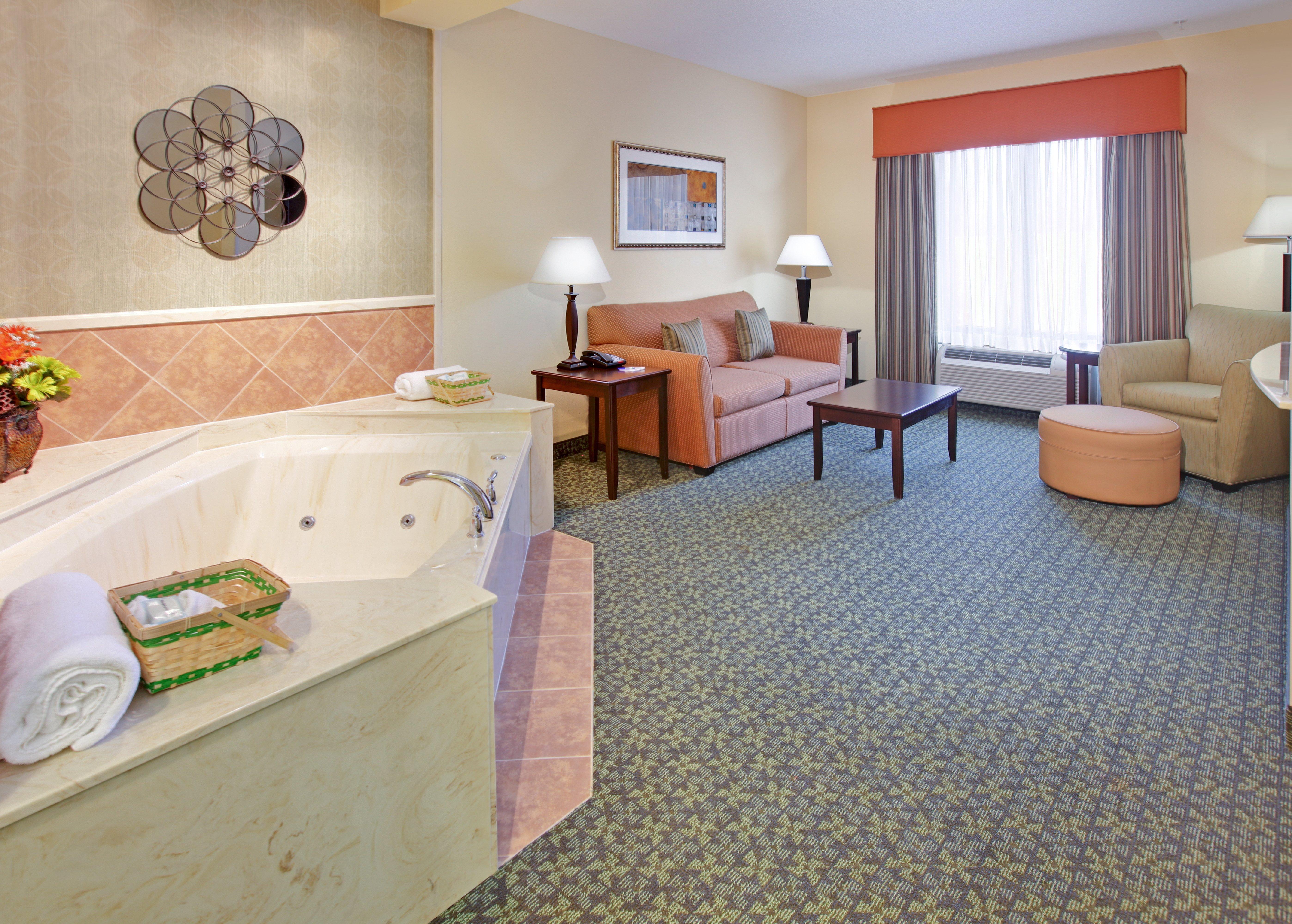 Holiday Inn Express & Suites Covington By Ihg Exterior photo
