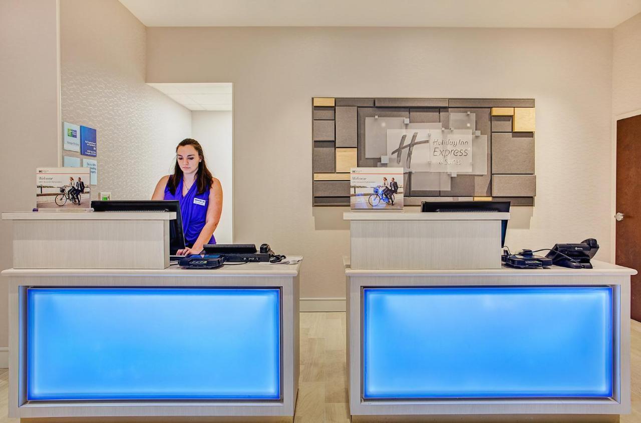 Holiday Inn Express & Suites Covington By Ihg Exterior photo