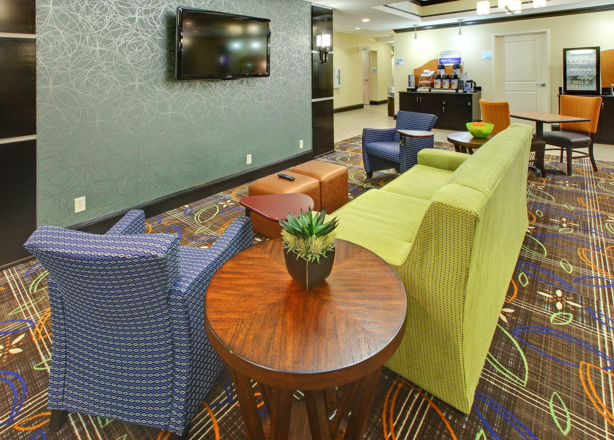 Holiday Inn Express & Suites Covington By Ihg Exterior photo